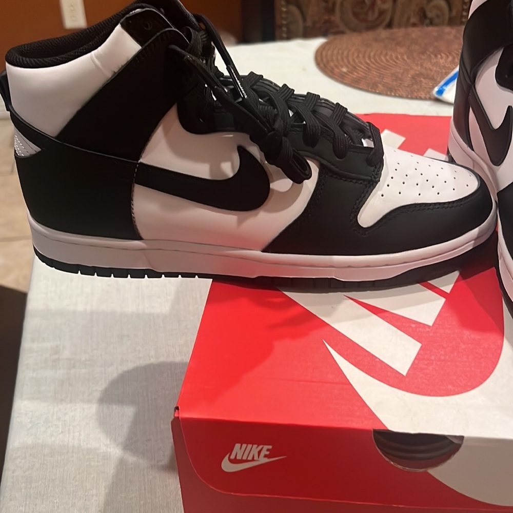 New in Box Nike HI Retro (pandas) - Picture 3 of 6